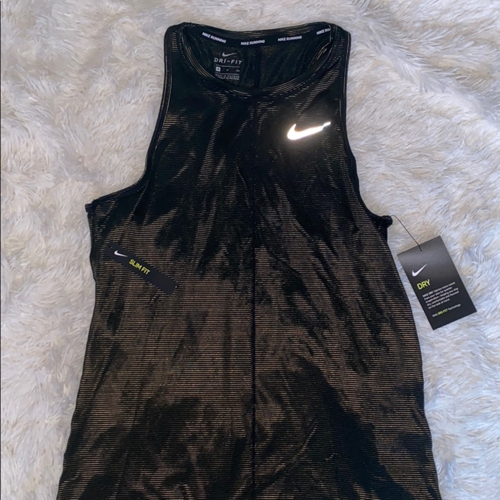 Black dry slim fit nike halter gold reflect